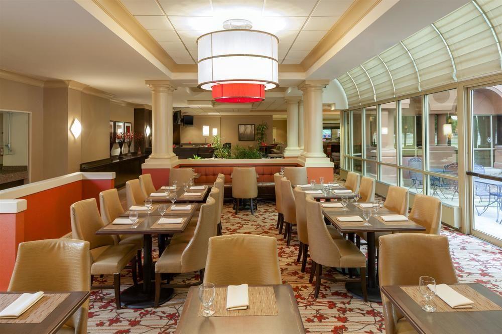 Sheraton Suites Market Center Dallas Bagian luar foto