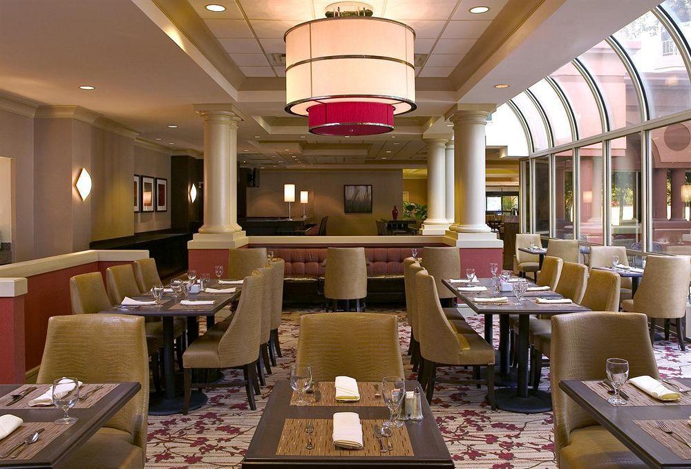 Sheraton Suites Market Center Dallas Bagian luar foto