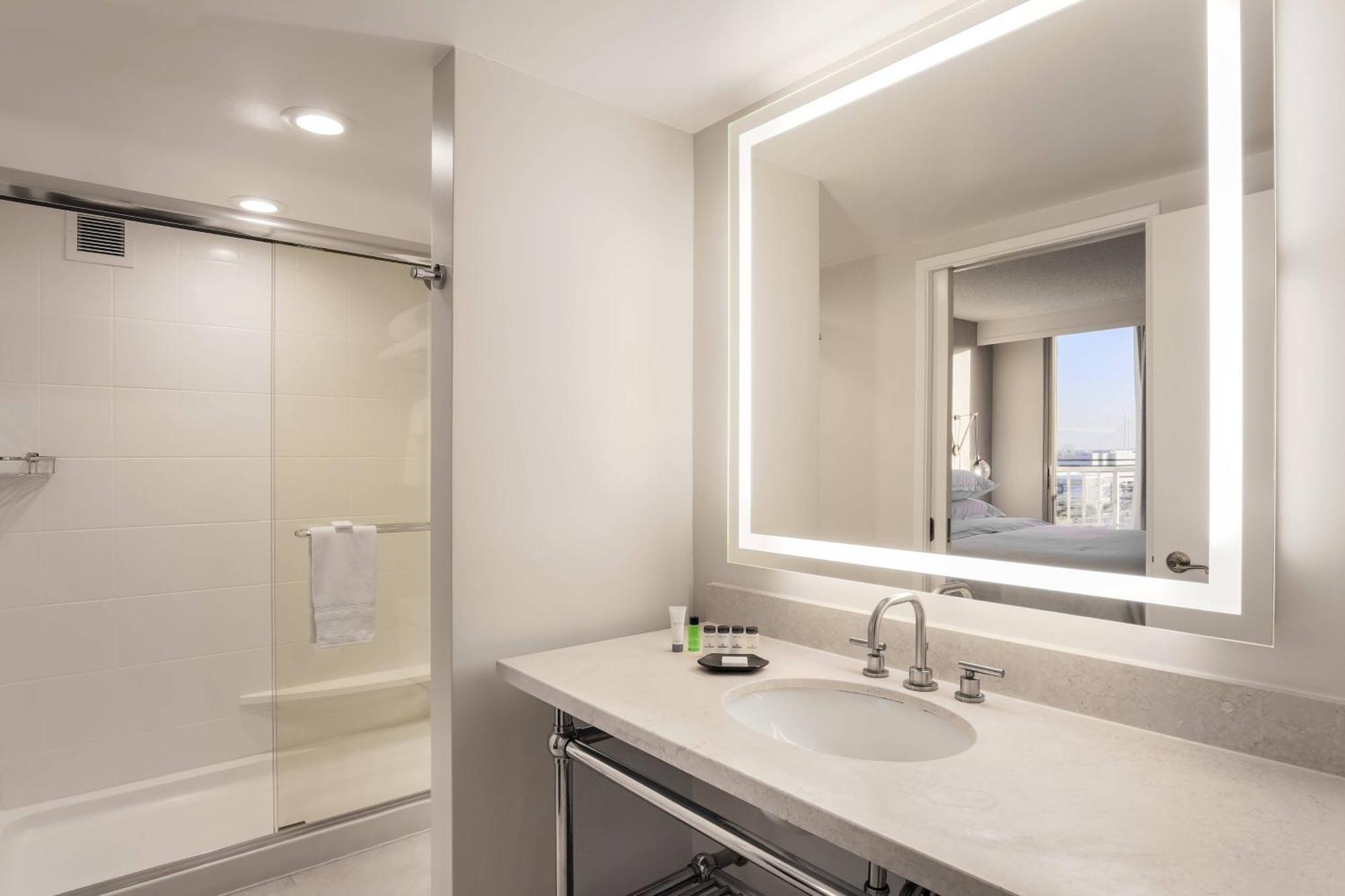 Sheraton Suites Market Center Dallas Bagian luar foto