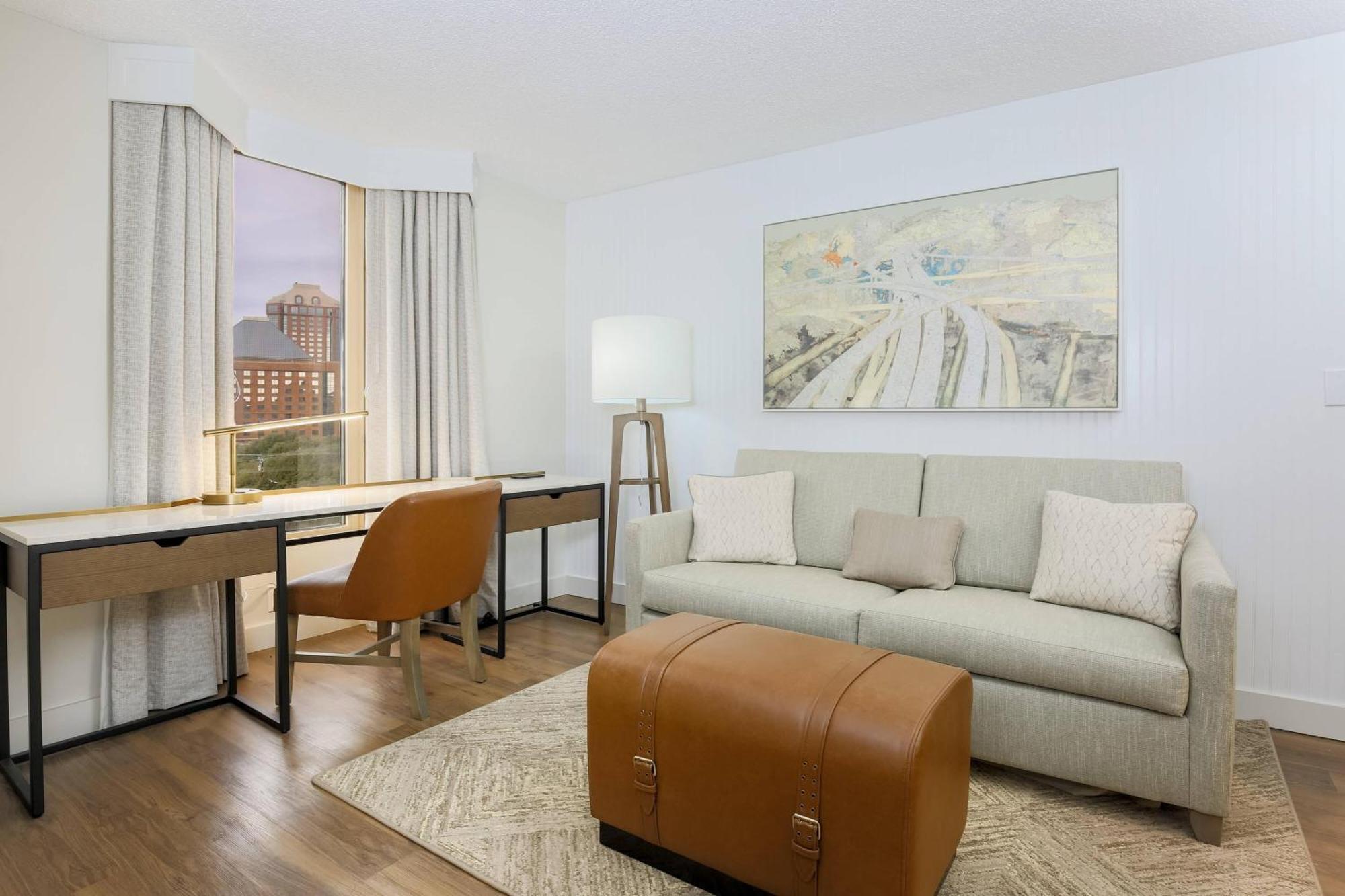 Sheraton Suites Market Center Dallas Bagian luar foto