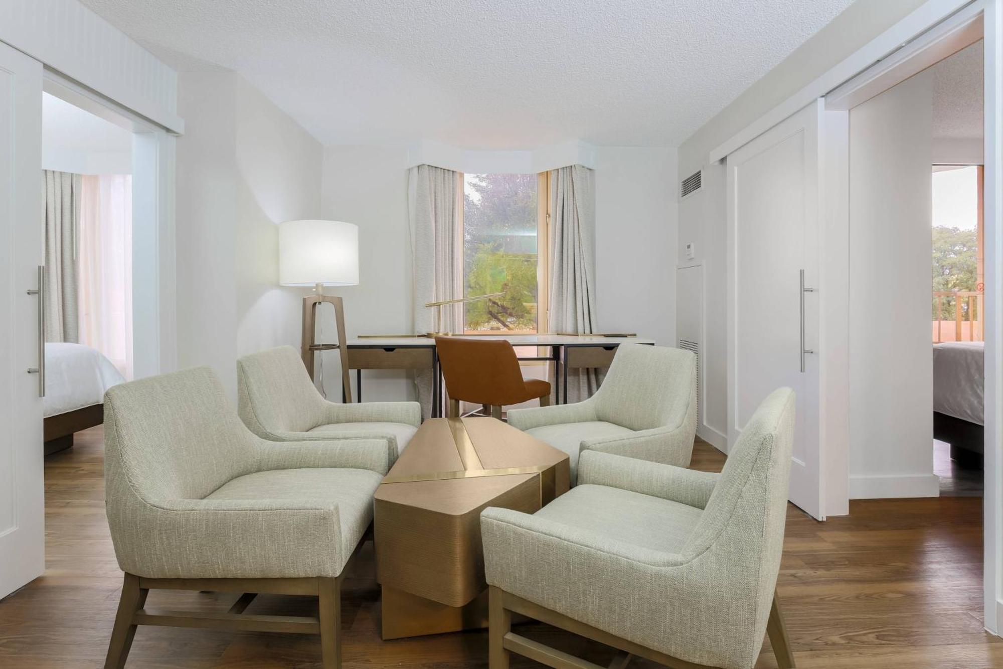 Sheraton Suites Market Center Dallas Bagian luar foto