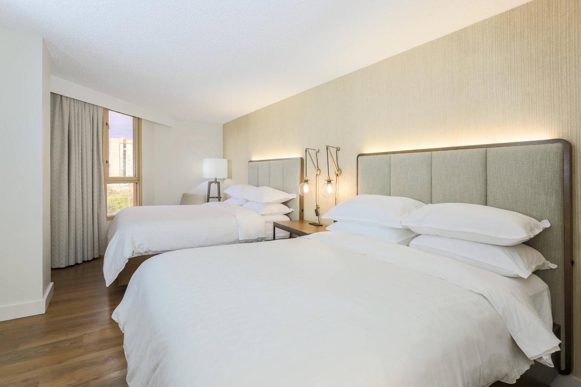 Sheraton Suites Market Center Dallas Bagian luar foto