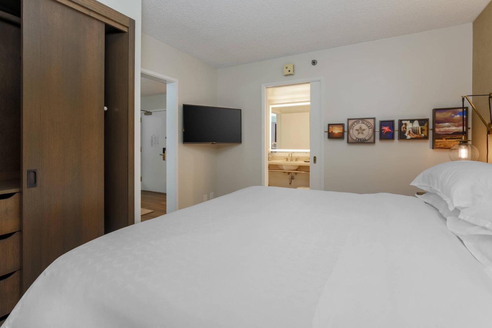 Sheraton Suites Market Center Dallas Bagian luar foto