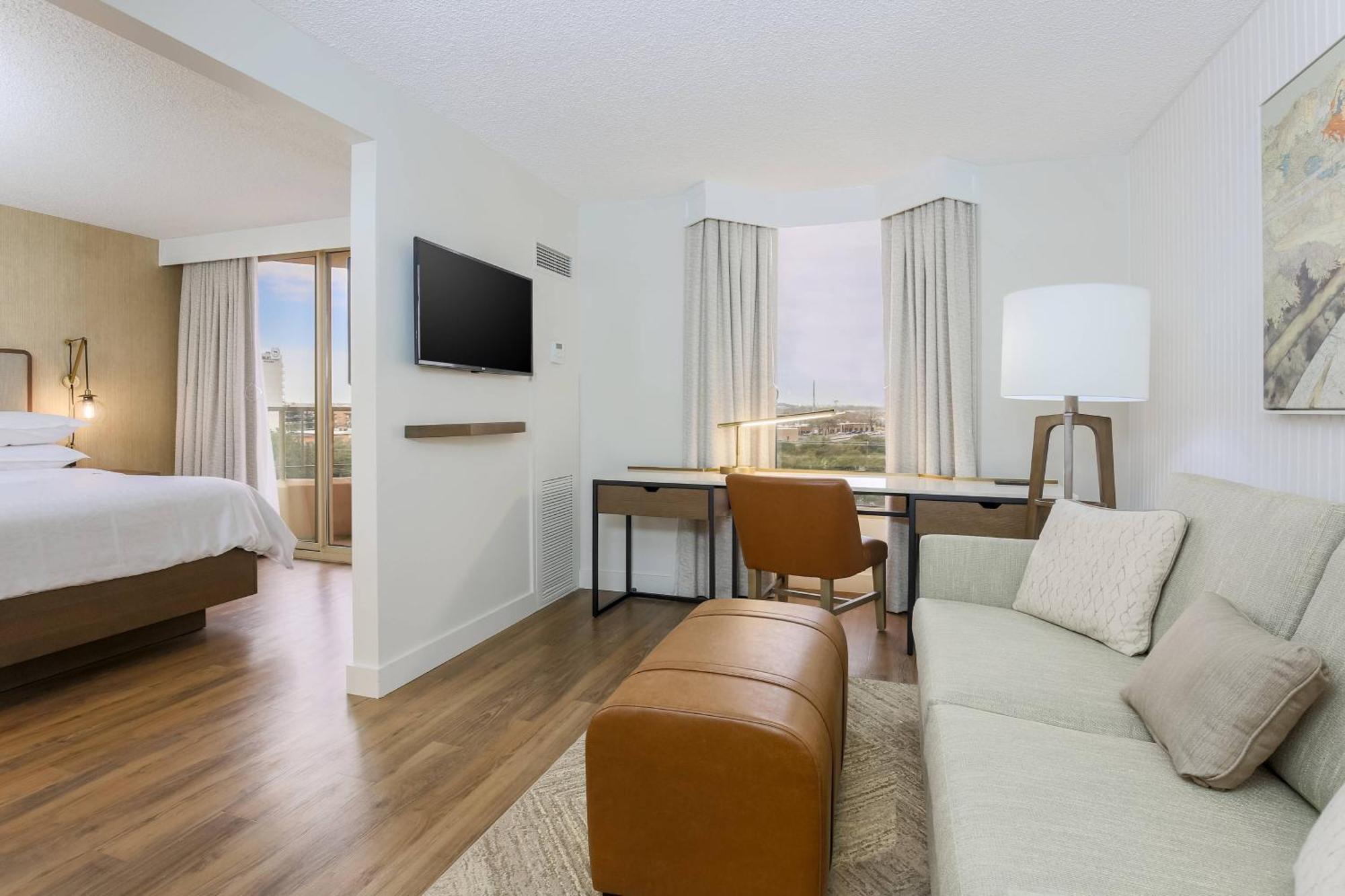 Sheraton Suites Market Center Dallas Bagian luar foto