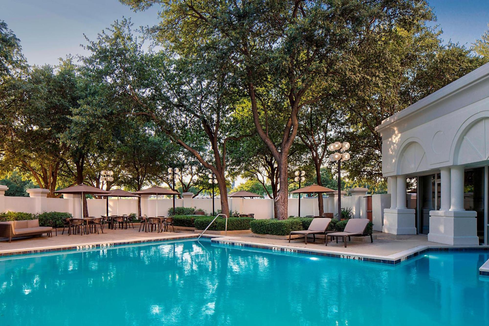 Sheraton Suites Market Center Dallas Bagian luar foto