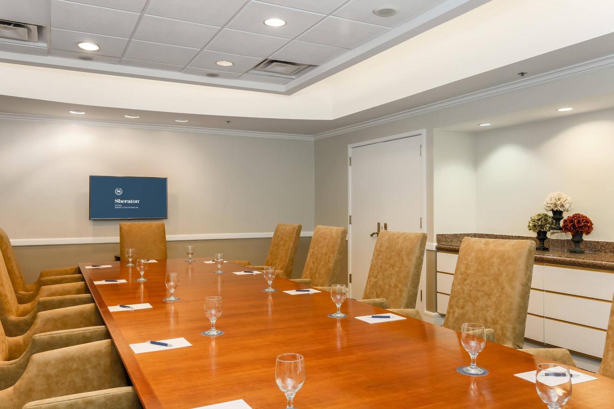 Sheraton Suites Market Center Dallas Bagian luar foto