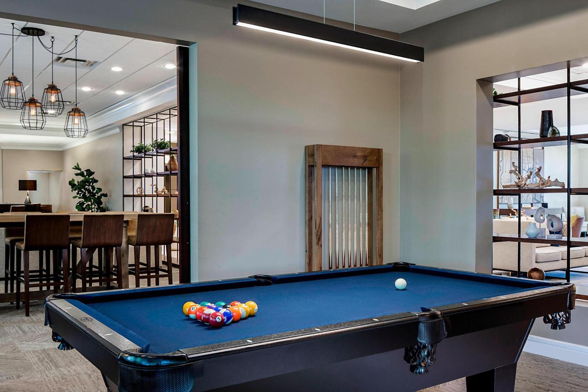 Sheraton Suites Market Center Dallas Bagian luar foto