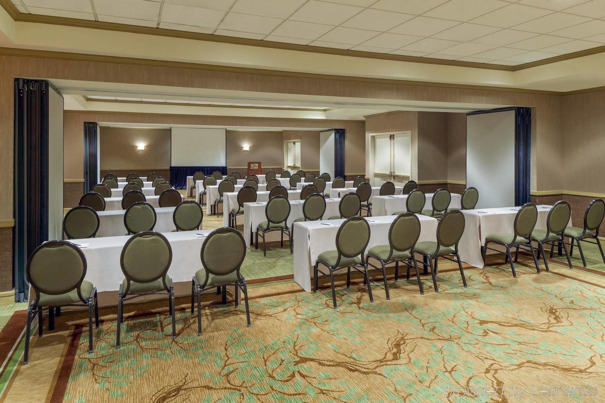 Sheraton Suites Market Center Dallas Bagian luar foto