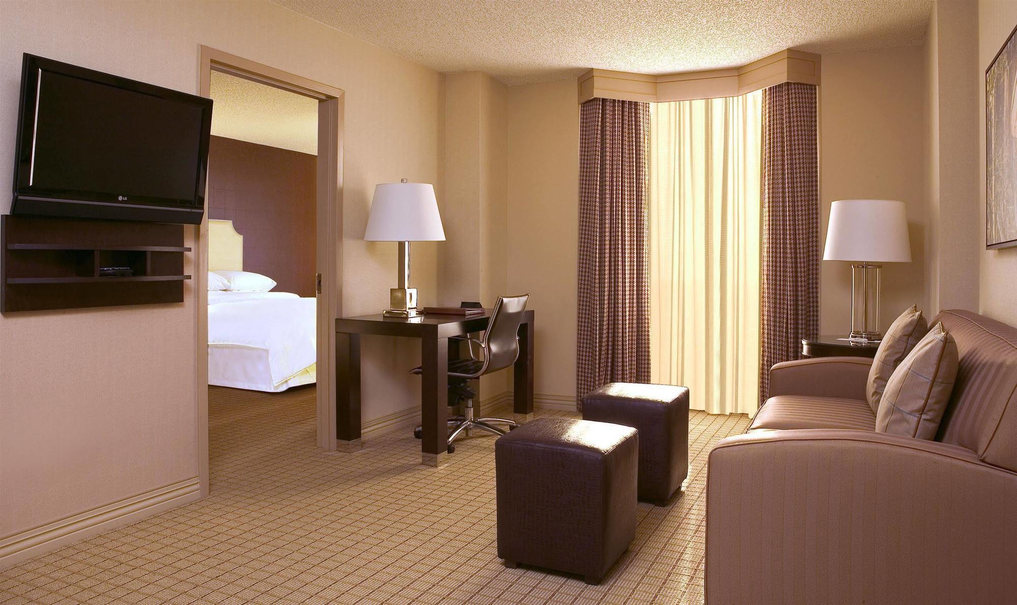 Sheraton Suites Market Center Dallas Bagian luar foto