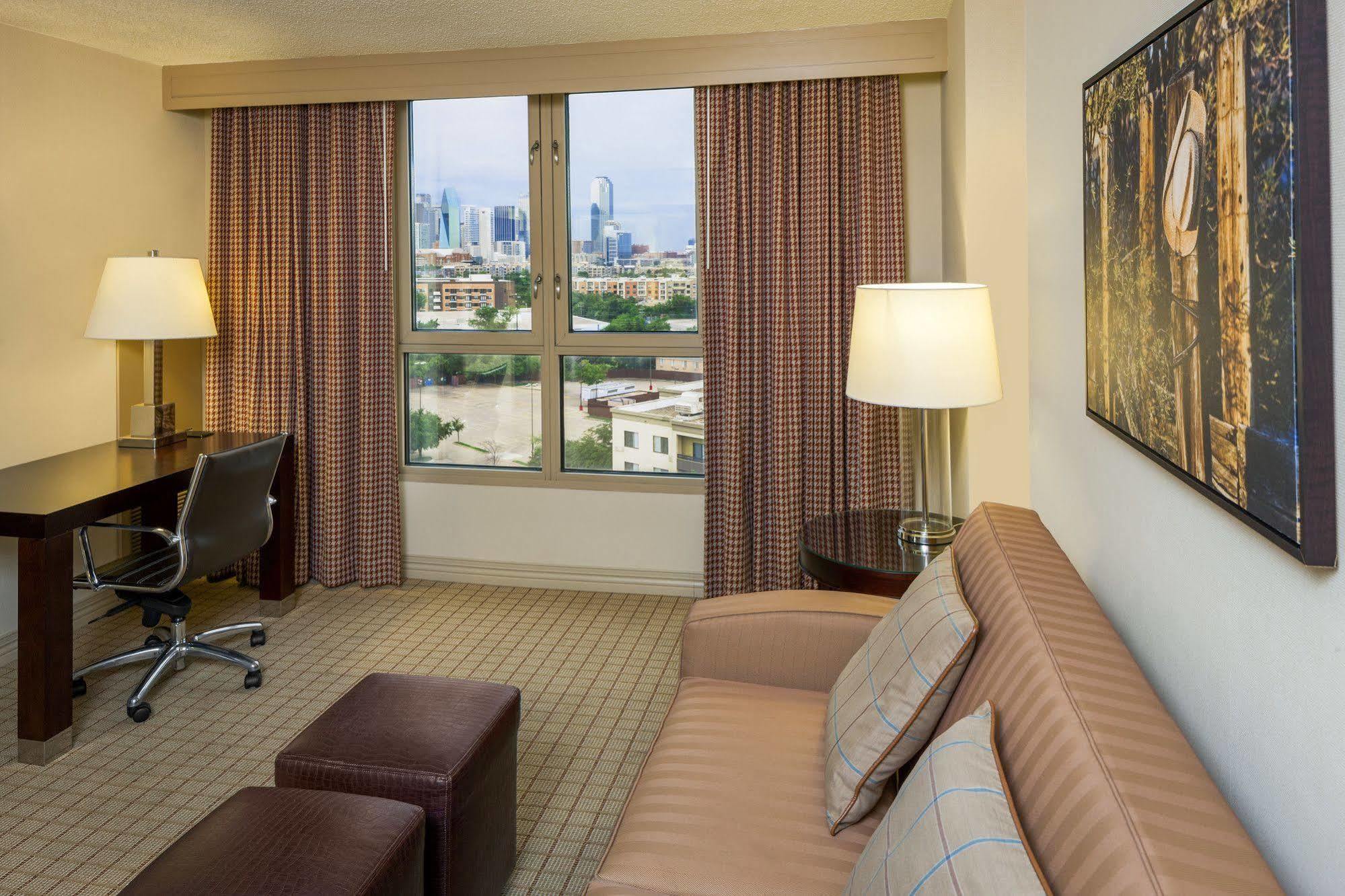 Sheraton Suites Market Center Dallas Bagian luar foto