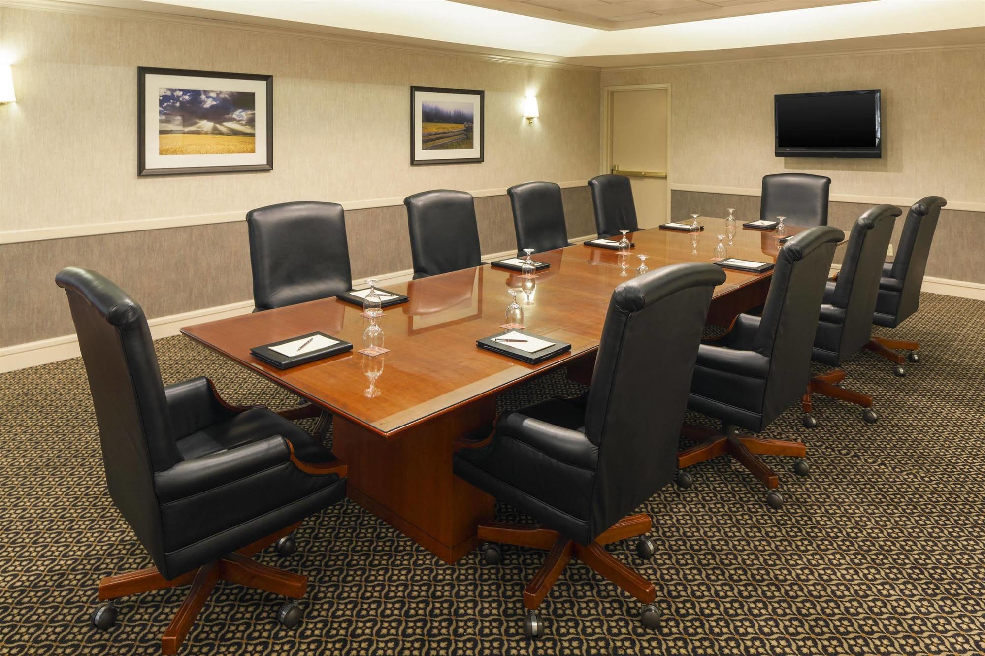 Sheraton Suites Market Center Dallas Bagian luar foto