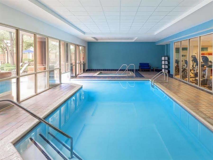 Sheraton Suites Market Center Dallas Bagian luar foto