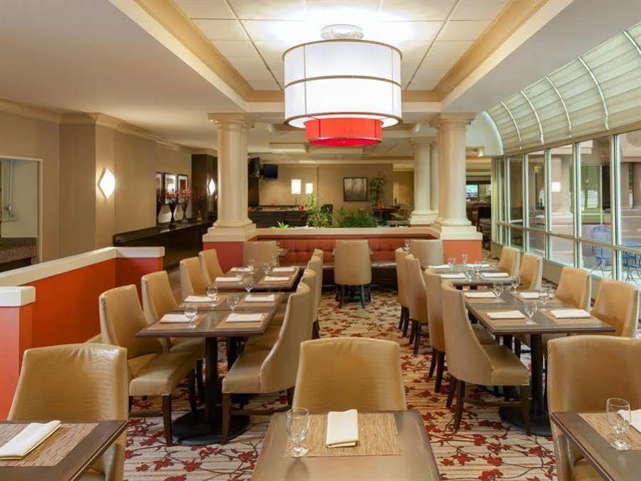 Sheraton Suites Market Center Dallas Bagian luar foto