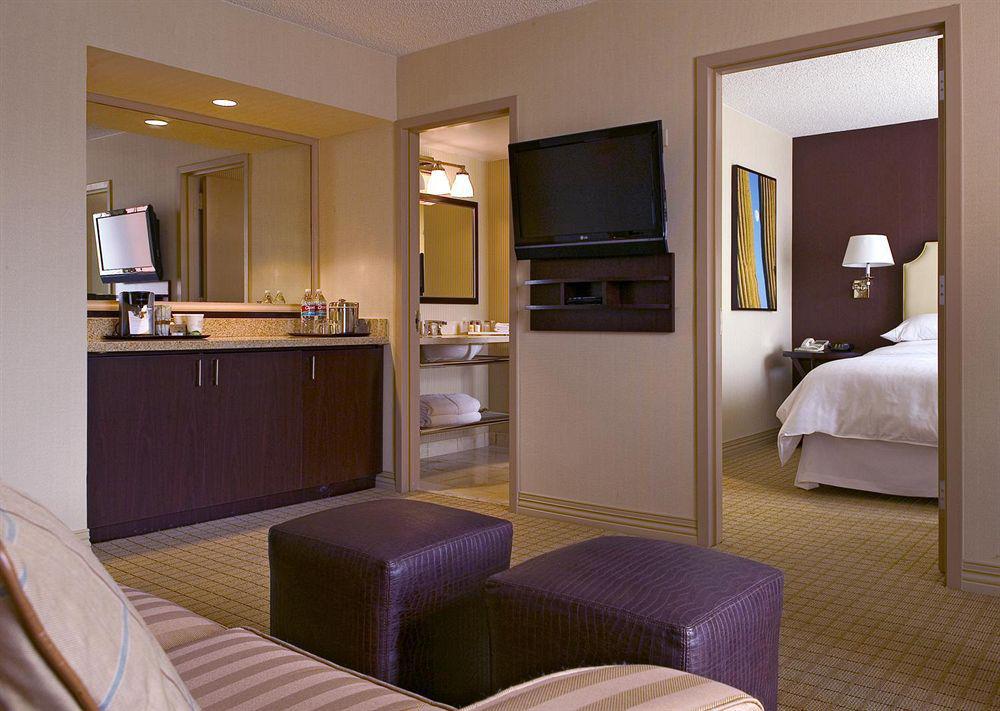 Sheraton Suites Market Center Dallas Bagian luar foto